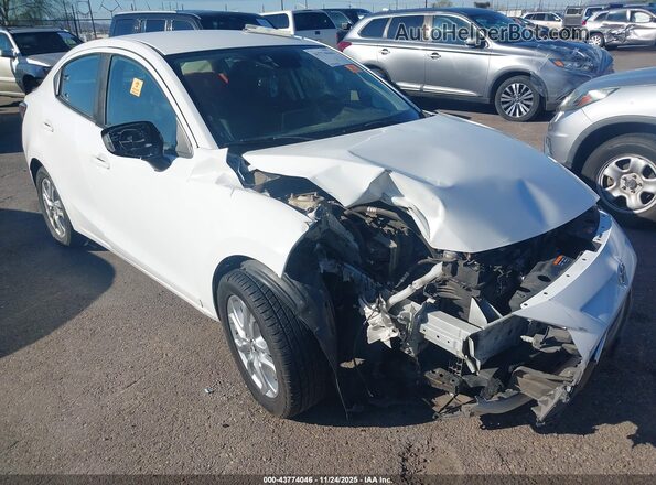 3MYDLBYV7HY156091 2017 TOYOTA YARIS IA Белый 