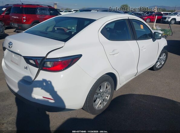 3MYDLBYV7HY156091 2017 TOYOTA YARIS IA Белый 