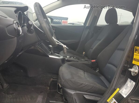 3MYDLBYV7HY174199 2017 TOYOTA YARIS Black Вид салону спереду