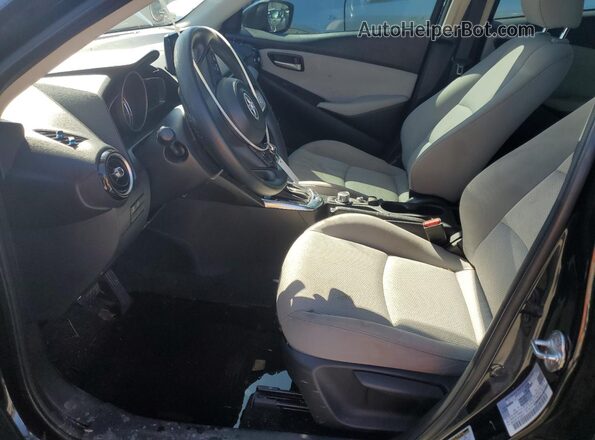 3MYDLBYV7KY508013 2019 TOYOTA YARIS Black Вид салону спереду