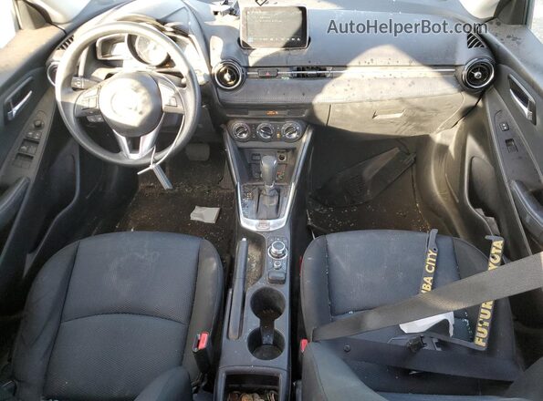 3MYDLBYV8JY322530 2018 TOYOTA YARIS Серебряный 