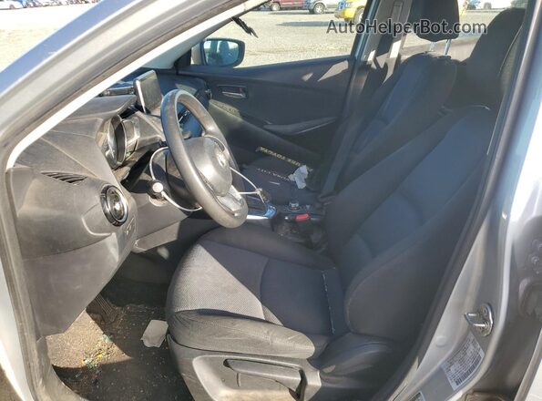 3MYDLBYV8JY322530 2018 TOYOTA YARIS Серебряный 