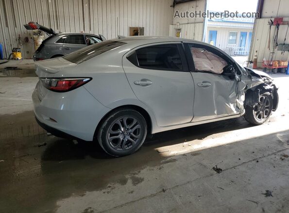 3MYDLBYVXLY711897 2020 TOYOTA YARIS White Tył prawy
