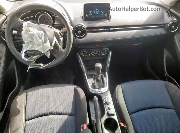 3MYDLBZV6GY128019 2016 TOYOTA SCION Черный Вид панели приборов