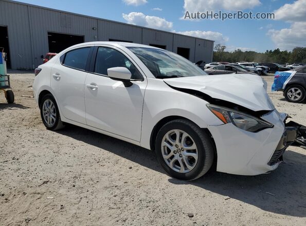 3MYDLBZV9GY108136 2016 TOYOTA SCION White Front right