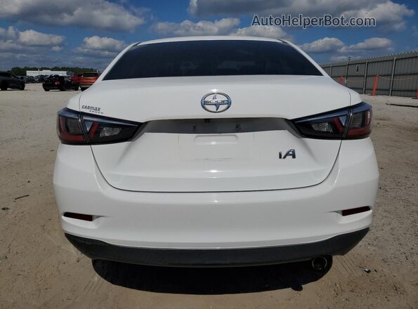 3MYDLBZV9GY108136 2016 TOYOTA SCION White Rear view