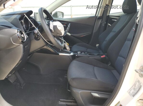 3MYDLBZV9GY108136 2016 TOYOTA SCION White Front interior view