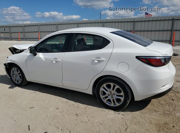 3MYDLBZV9GY108136 2016 TOYOTA SCION White Rear left
