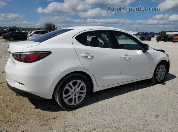 3MYDLBZV9GY108136 2016 TOYOTA SCION White Rear right