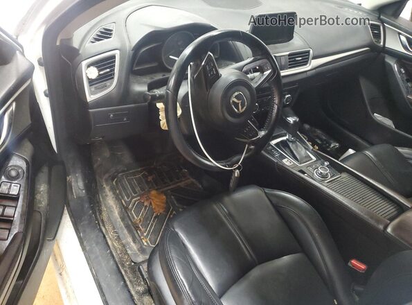 3MZBN1V34JM202676 2018 MAZDA 3 White Առջևի վահանակի տեսք
