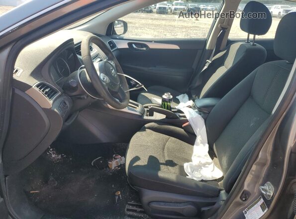 3N1AB7AP1JY226142 2018 NISSAN SENTRA Серебряный Вид салона спереди