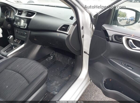 3N1AB7AP3HL660960 2017 NISSAN SENTRA Silver Widok wnętrza z przodu