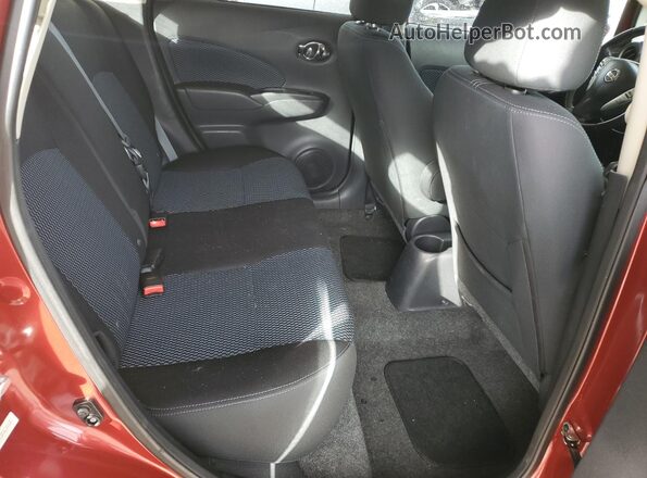 3N1CE2CP7HL355137 2017 NISSAN VERSA Red Widok tylnych siedzeń