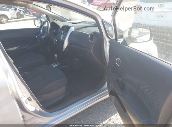 3N1CE2CP8JL360028 2018 NISSAN VERSA NOTE Silver Front interior view