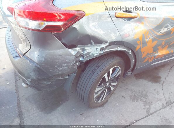 3N1CP5CU6JL504564 2018 NISSAN KICKS Серый 