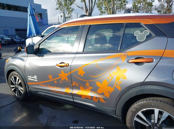 3N1CP5CU6JL504564 2018 NISSAN KICKS Серый 