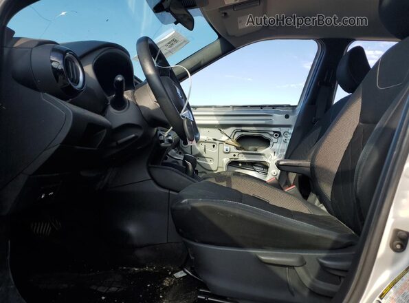 3N1CP5CV2LL503195 2020 NISSAN KICKS Silver Вид салону спереду