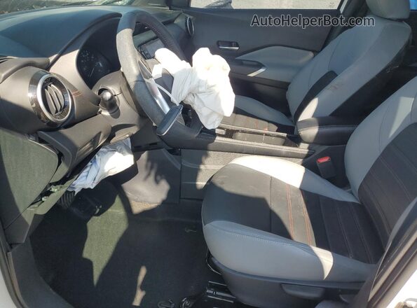 3N1CP5DV1RL561208 2024 NISSAN KICKS Белый Вид салона спереди