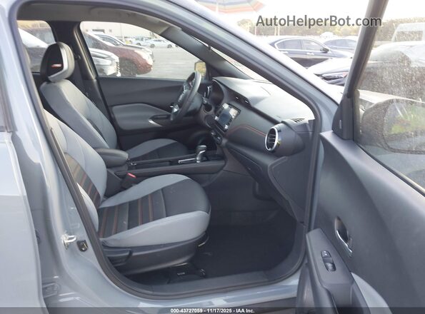 3N1CP5DV5RL565102 2024 NISSAN KICKS Серый Вид салона спереди