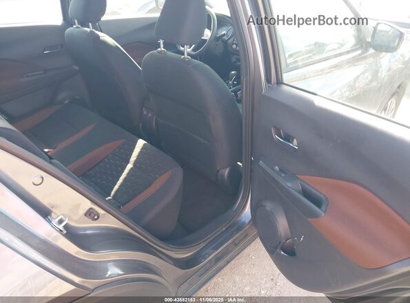 3N1CP5DV6RL526650 2024 NISSAN KICKS Gray Widok naklejki z numerem VIN