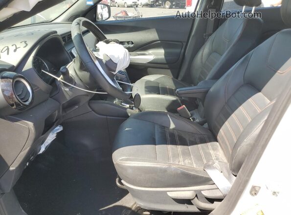 3N1CP5DV7LL564718 2020 NISSAN KICKS Белый Вид салона спереди
