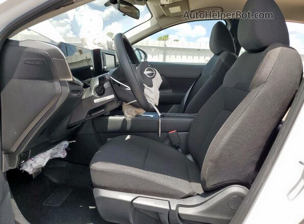 3N8AP6BA4SL362500 2025 NISSAN KICKS White Вид салону спереду