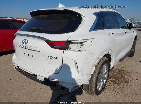3PCAJ5M16LF100563 2020 INFINITI QX50 White Вид спереду