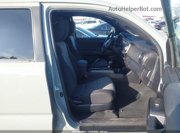 3TMCZ5AN4NM466237 2022 TOYOTA TACOMA Gray Вид салону спереду