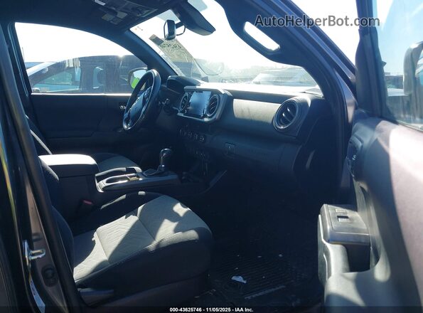 3TMCZ5AN6LM331256 2020 TOYOTA TACOMA Gray Вид салону спереду