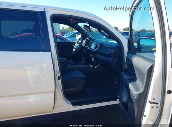 3TMCZ5AN8MM409800 2021 TOYOTA TACOMA White Вид салону спереду