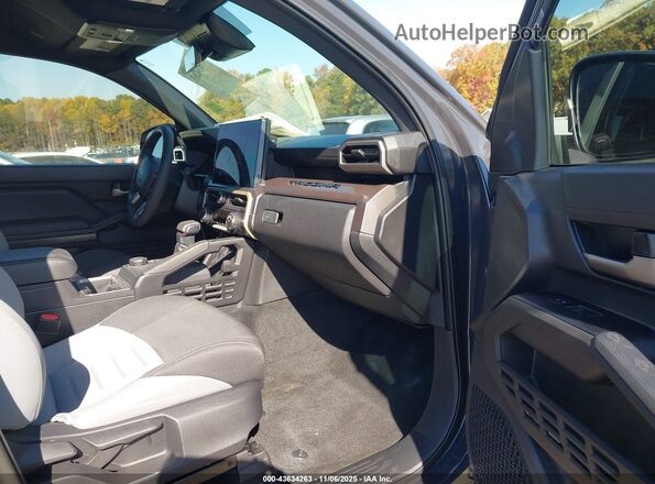 3TMKB5FN5SM037922 2025 TOYOTA TACOMA Gray Вид салону спереду