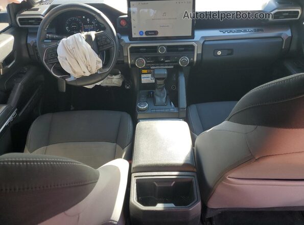 3TMKB5FN7RM002650 2024 TOYOTA LE Silver წინა პანელის ხედი