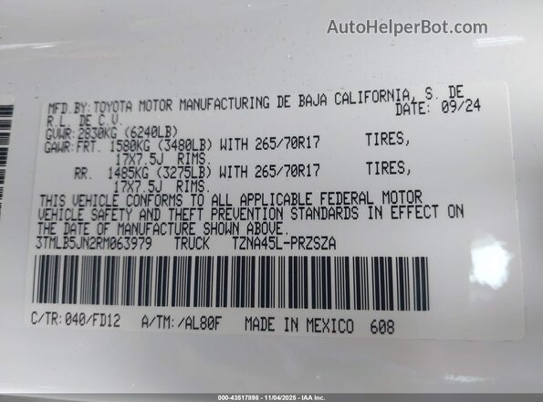 3TMLB5JN2RM063979 2024 TOYOTA TACOMA White Vista del compartimento del motor