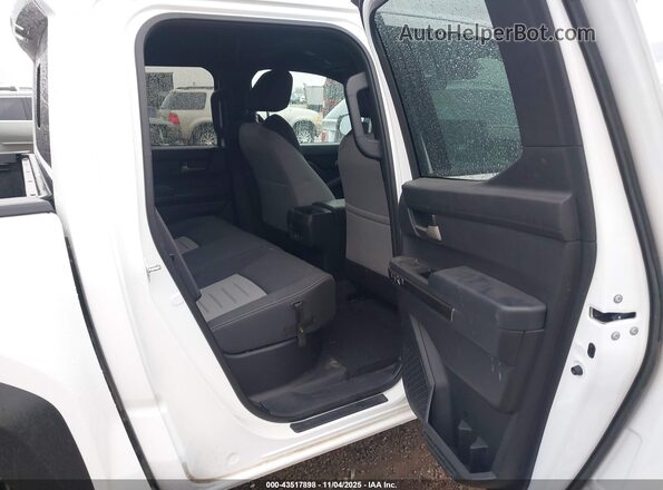 3TMLB5JN2RM063979 2024 TOYOTA TACOMA White Vista de la etiqueta del VIN