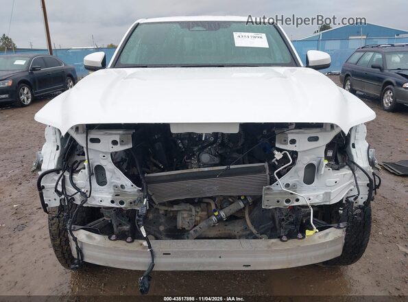 3TMLB5JN2RM063979 2024 TOYOTA TACOMA White Vista interior trasera