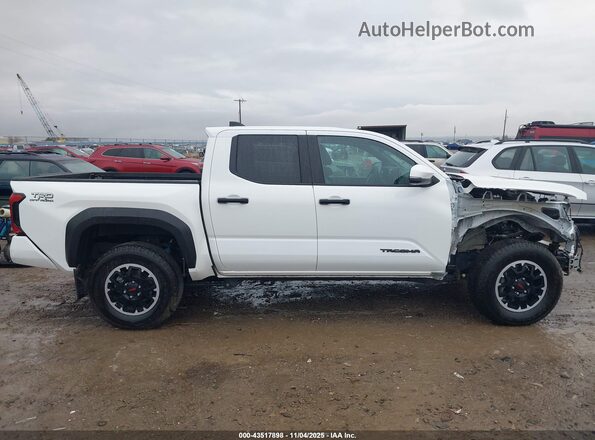 3TMLB5JN2RM063979 2024 TOYOTA TACOMA White Vista interior de 360 grados