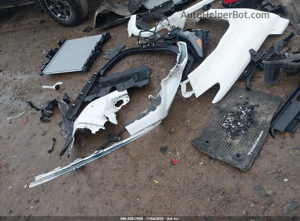 3TMLB5JN2RM063979 2024 TOYOTA TACOMA White 