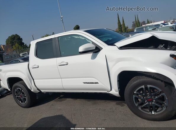 3TMLB5JN3RM063330 2024 TOYOTA TACOMA White Vista interior trasera