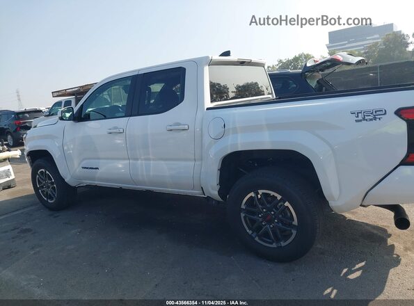 3TMLB5JN3RM063330 2024 TOYOTA TACOMA White Vista interior de 360 grados