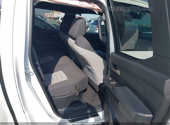 3TMLB5JN3RM063330 2024 TOYOTA TACOMA White Vista de la etiqueta del VIN