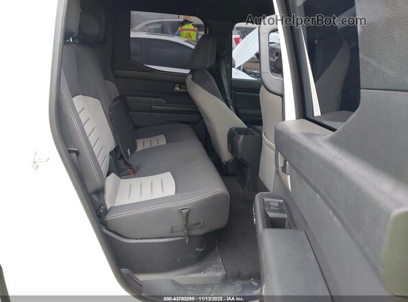 3TMLB5JN5RM046402 2024 TOYOTA TACOMA White Widok naklejki z numerem VIN