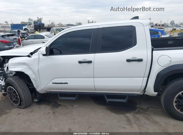 3TMLB5JN5RM046402 2024 TOYOTA TACOMA White Widok wnętrza 360 stopni
