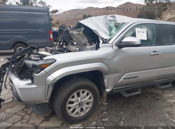 3TMLB5JN7RM013532 2024 TOYOTA TACOMA Silver Widok z przodu