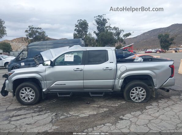 3TMLB5JN7RM013532 2024 TOYOTA TACOMA Silver Widok wnętrza z tyłu