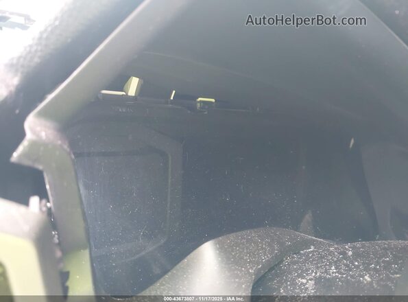 3TMLB5JN7RM013532 2024 TOYOTA TACOMA Silver Widok tylnych siedzeń