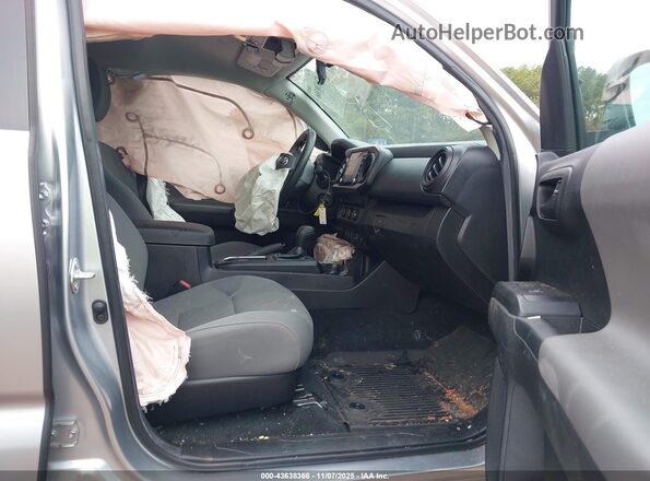 3TYAX5GNXNT045339 2022 TOYOTA TACOMA Silver Vista interior delantera
