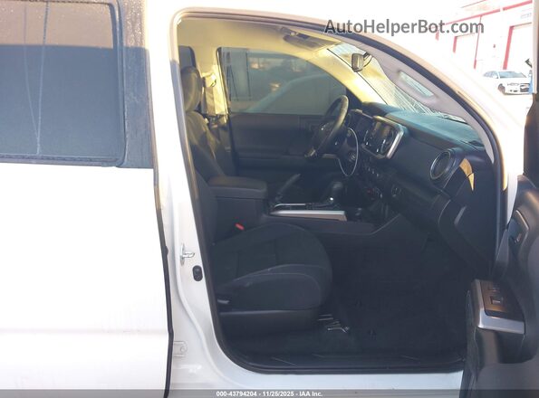 3TYCZ5AN9NT096276 2022 TOYOTA TACOMA White წინა სალონის ხედი