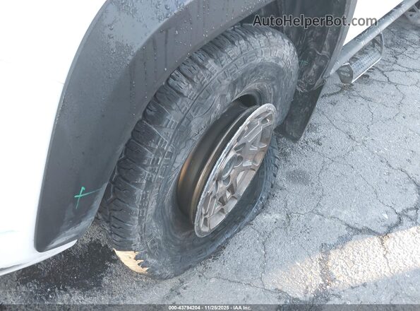 3TYCZ5AN9NT096276 2022 TOYOTA TACOMA White 