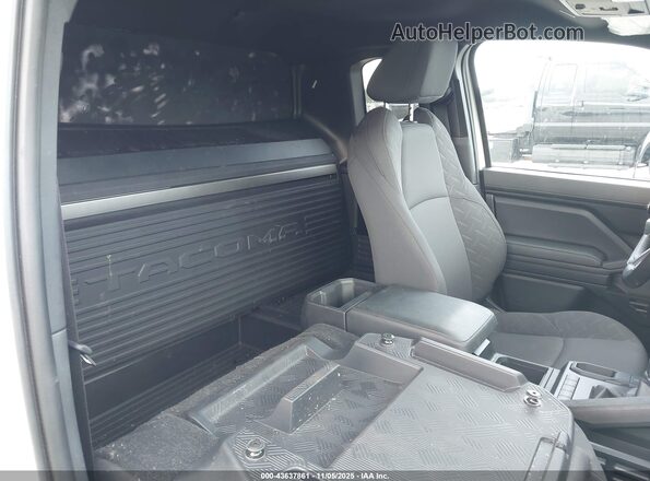 3TYJDAHN8RT010546 2024 TOYOTA TACOMA Белый Вид наклейки с VIN-кодом