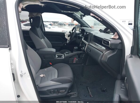 3TYLB5FNXRT001260 2024 TOYOTA TACOMA White Front interior view